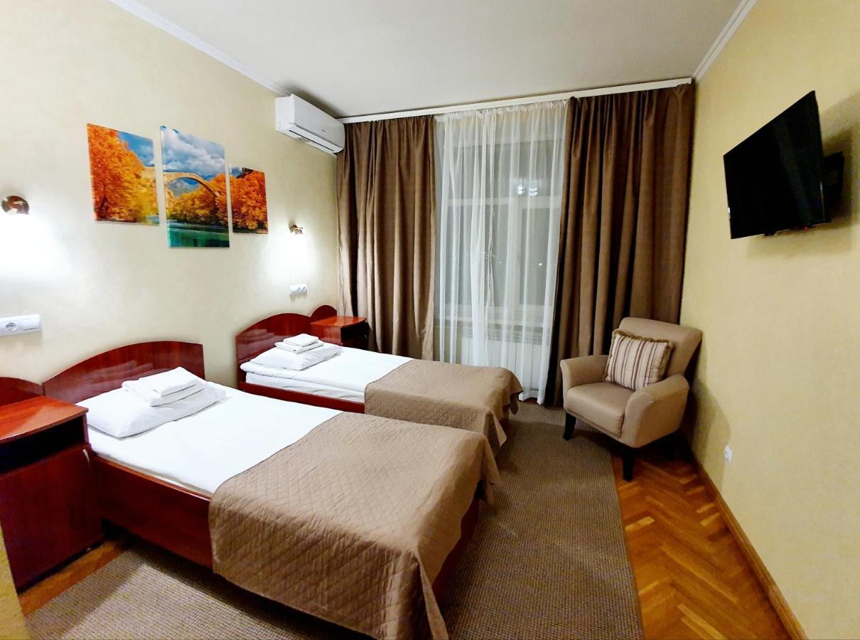 Hotel Sluch Starokostyantyniv Bagian luar foto