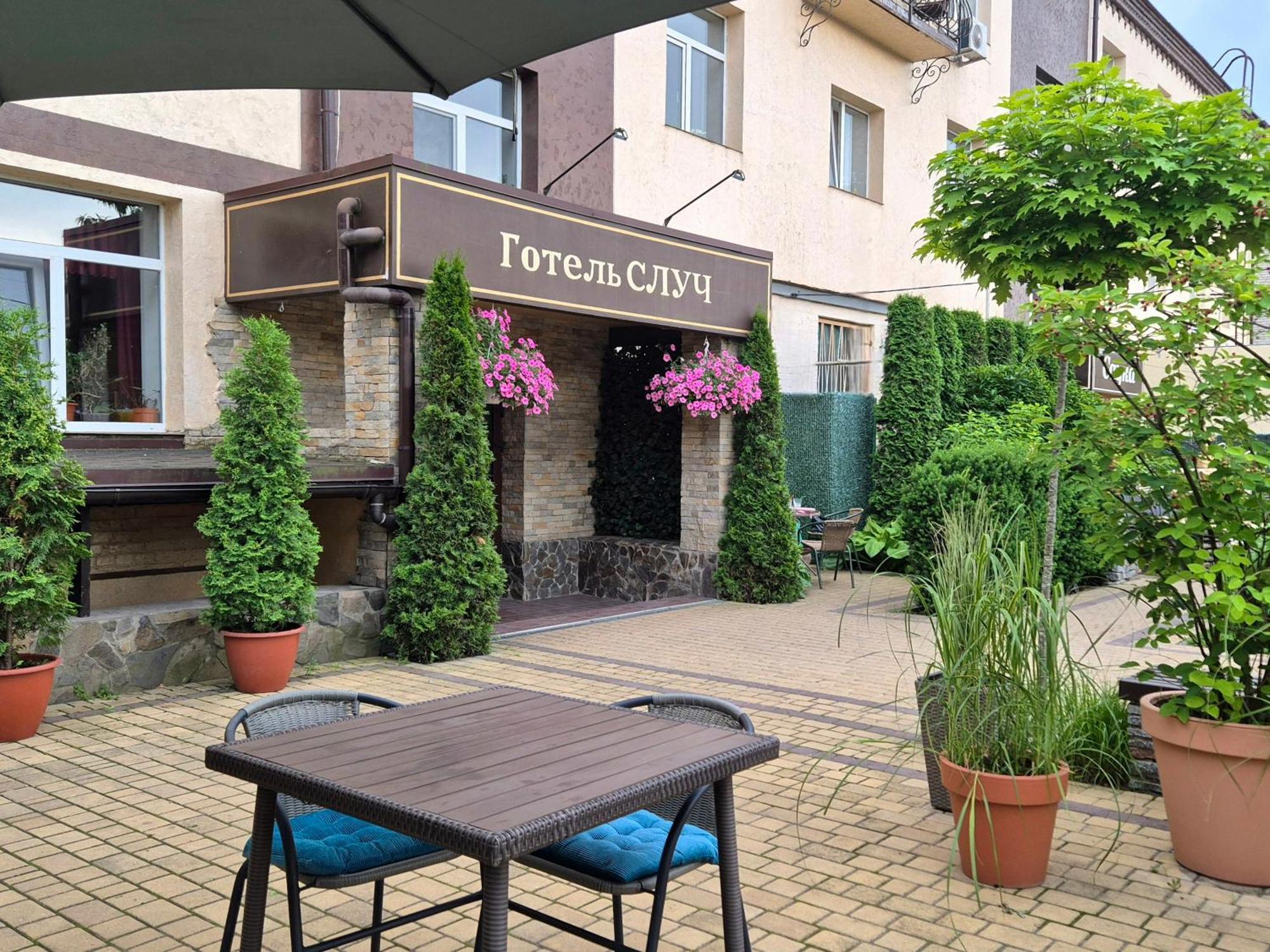 Hotel Sluch Starokostyantyniv Bagian luar foto